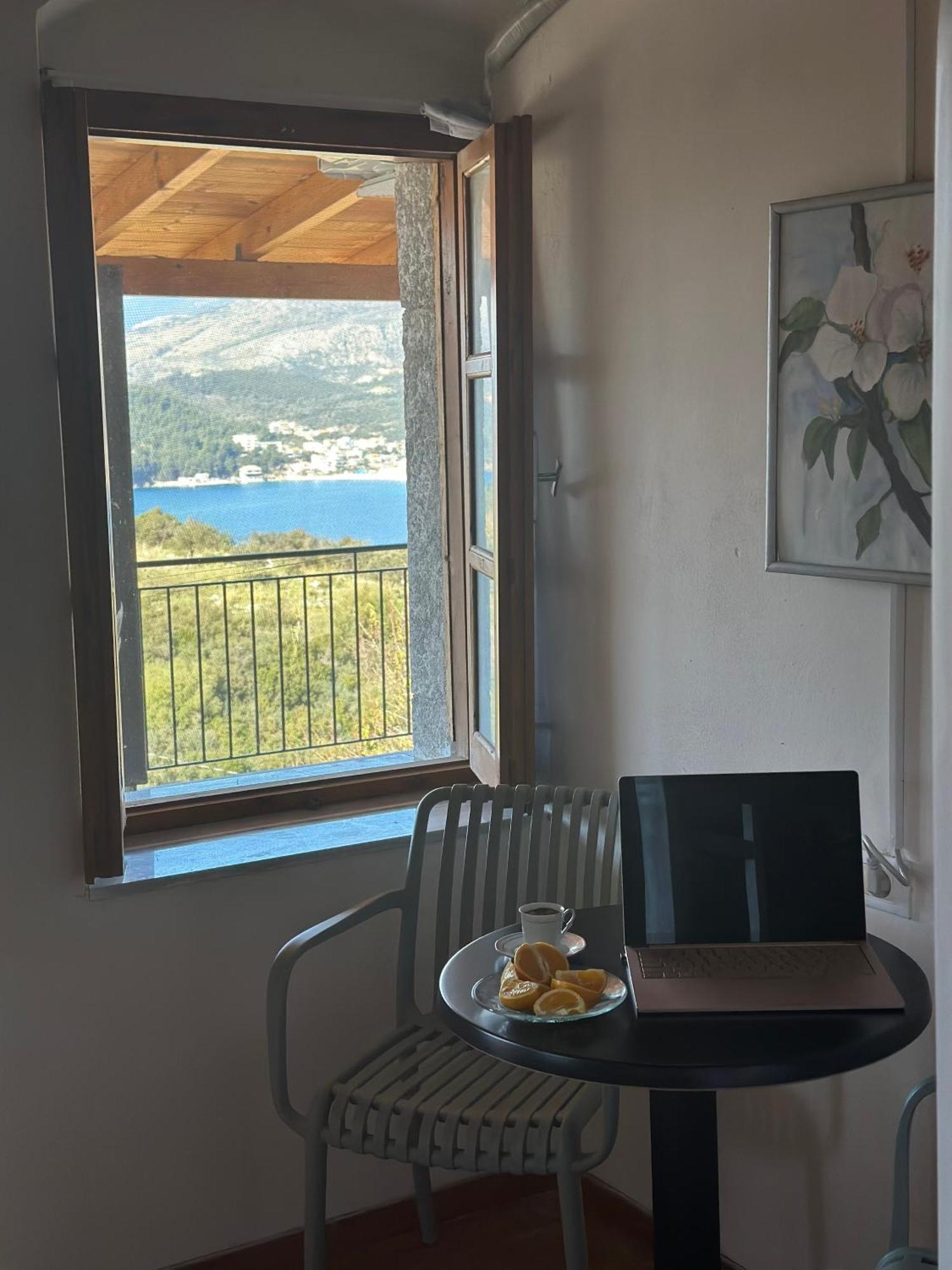 Hostel On The Hill - By Filikuri Beach Himare Bagian luar foto