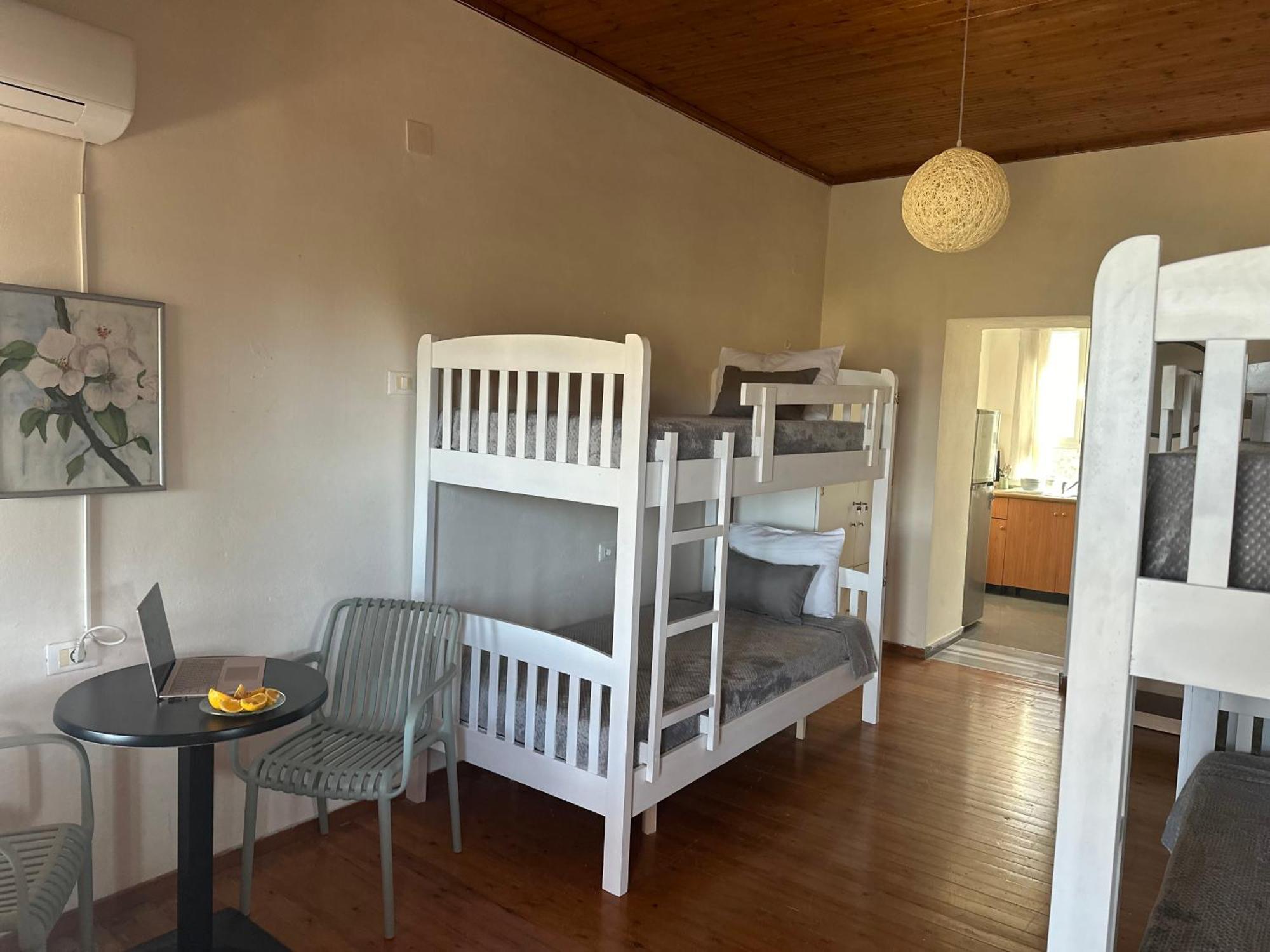 Hostel On The Hill - By Filikuri Beach Himare Bagian luar foto