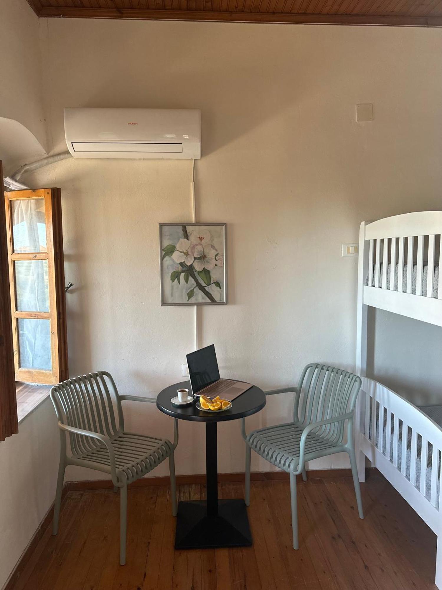Hostel On The Hill - By Filikuri Beach Himare Bagian luar foto