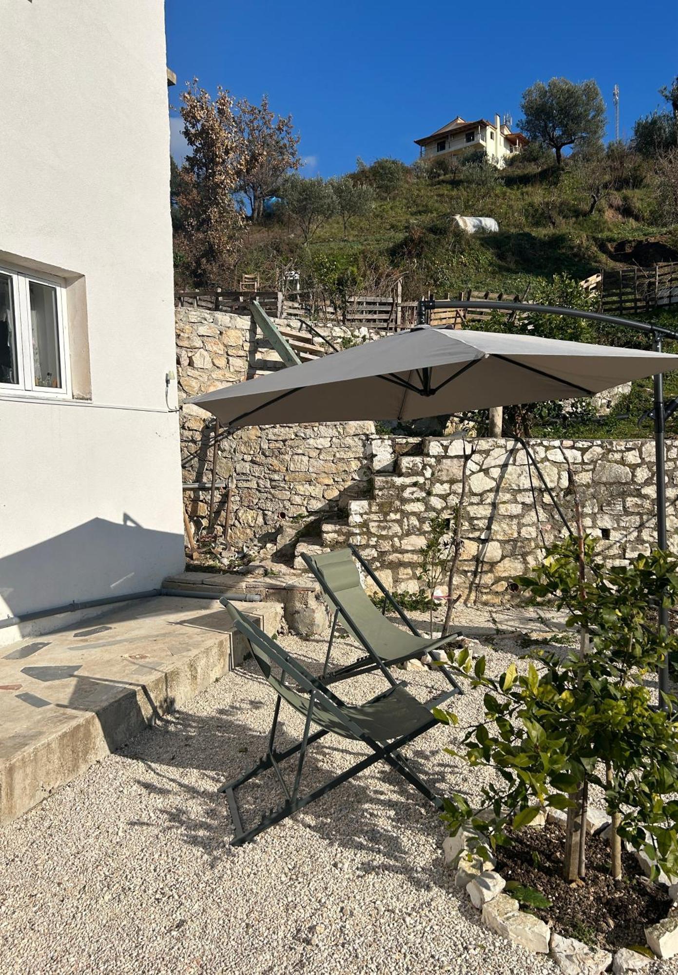 Hostel On The Hill - By Filikuri Beach Himare Bagian luar foto