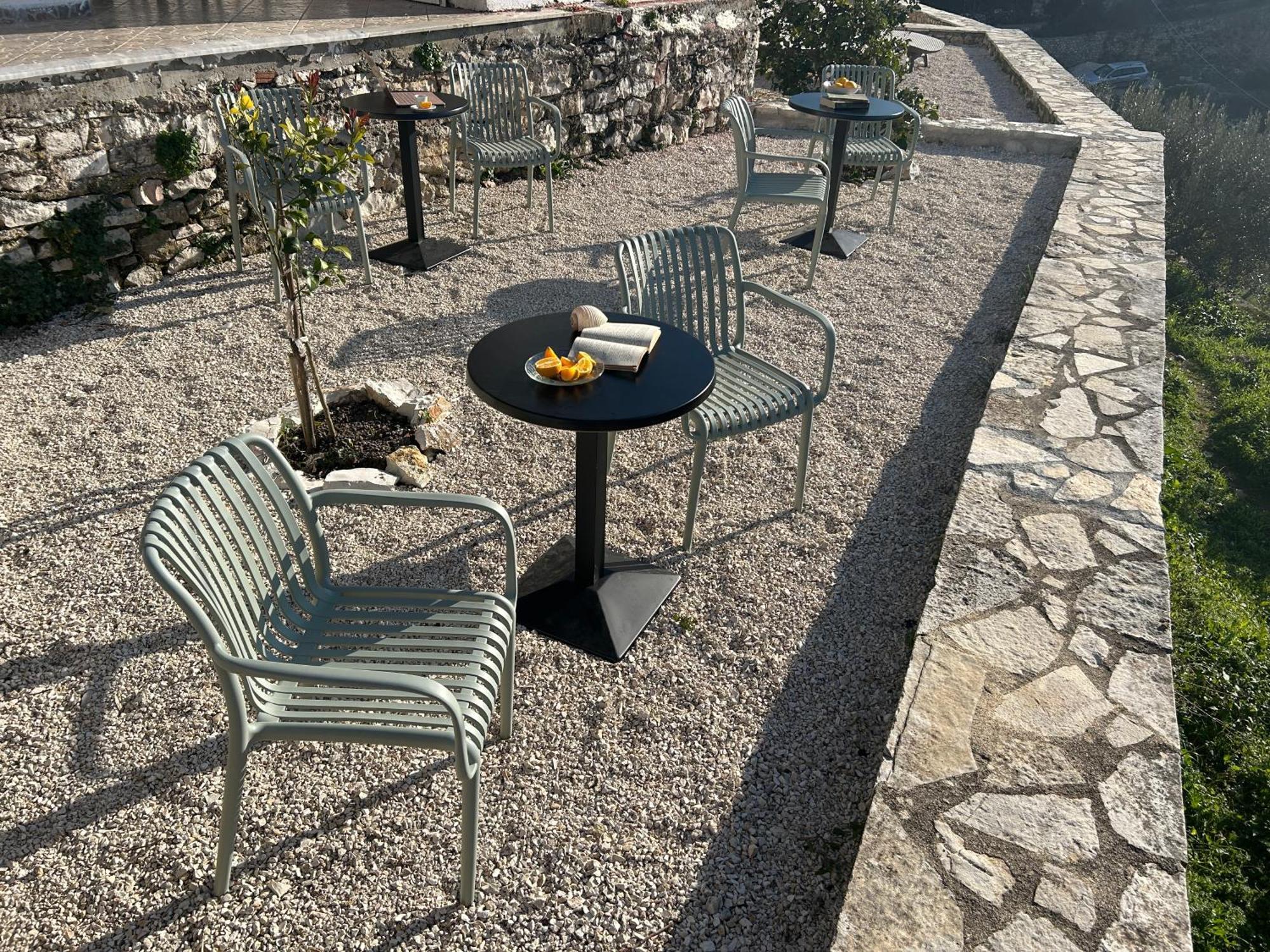 Hostel On The Hill - By Filikuri Beach Himare Bagian luar foto